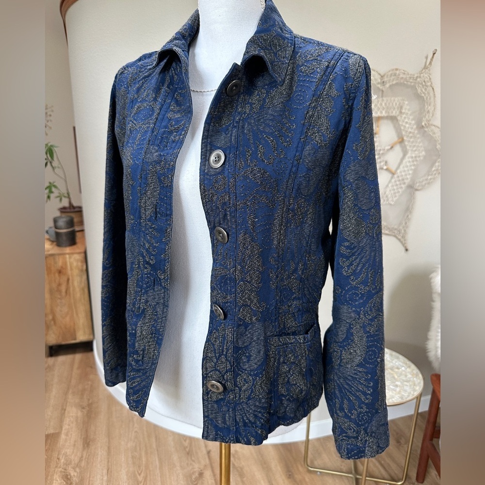 Chico's Bluesy Jacquard Jaylin Blazer/Jacket, Navy Blue & Gray/Pewter
Size 1 (S)